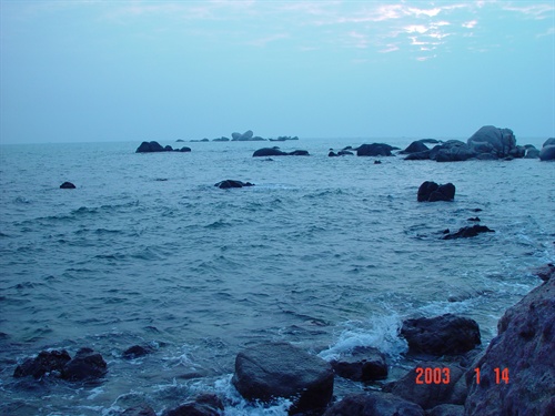 天涯海角日月石