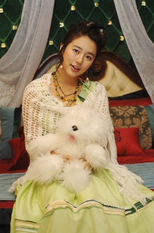     恩惠;   简单型 明星代表: 尹